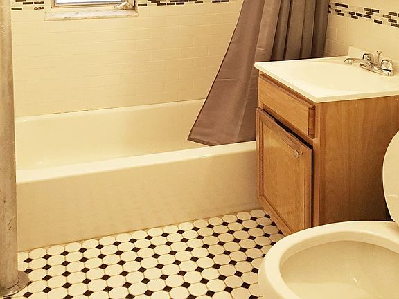 4th image of 3315 9th St APT 1R