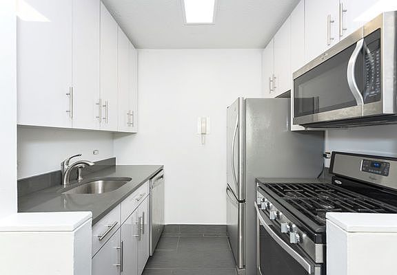 5th image of 330 W 56th St APT 21H