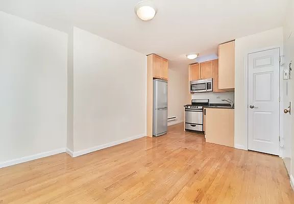3rd image of 283 Mott St #N3