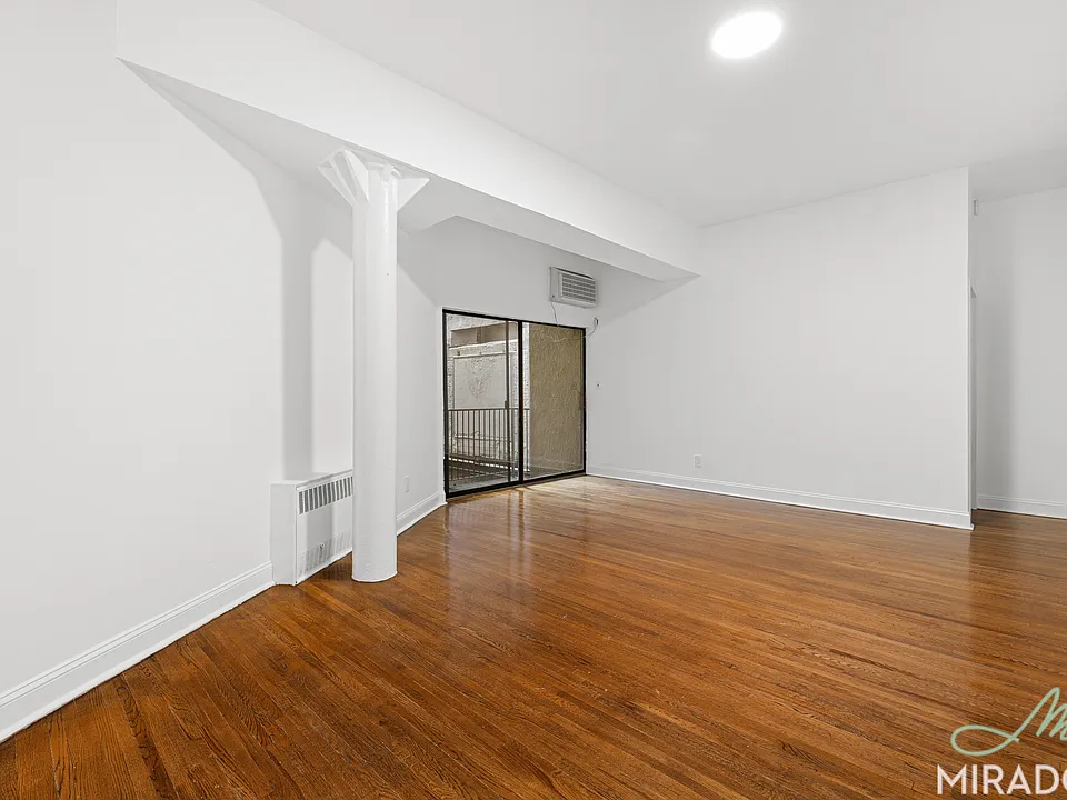 10 E 13th St #3G