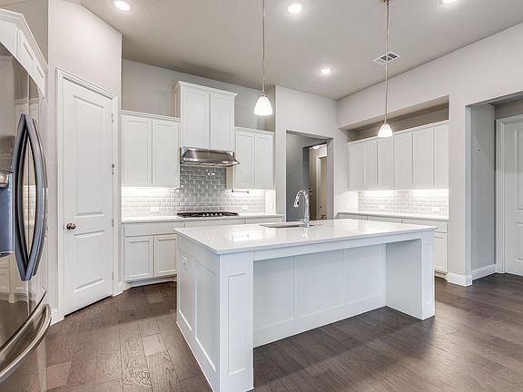 2nd image of 824 Harrington Ln