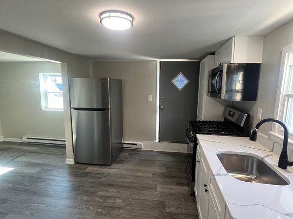 2 E 9th St APT A, Marcus Hook, PA 19061