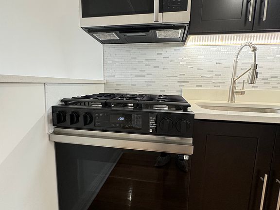 4th image of 6619 Cermak Rd #2F