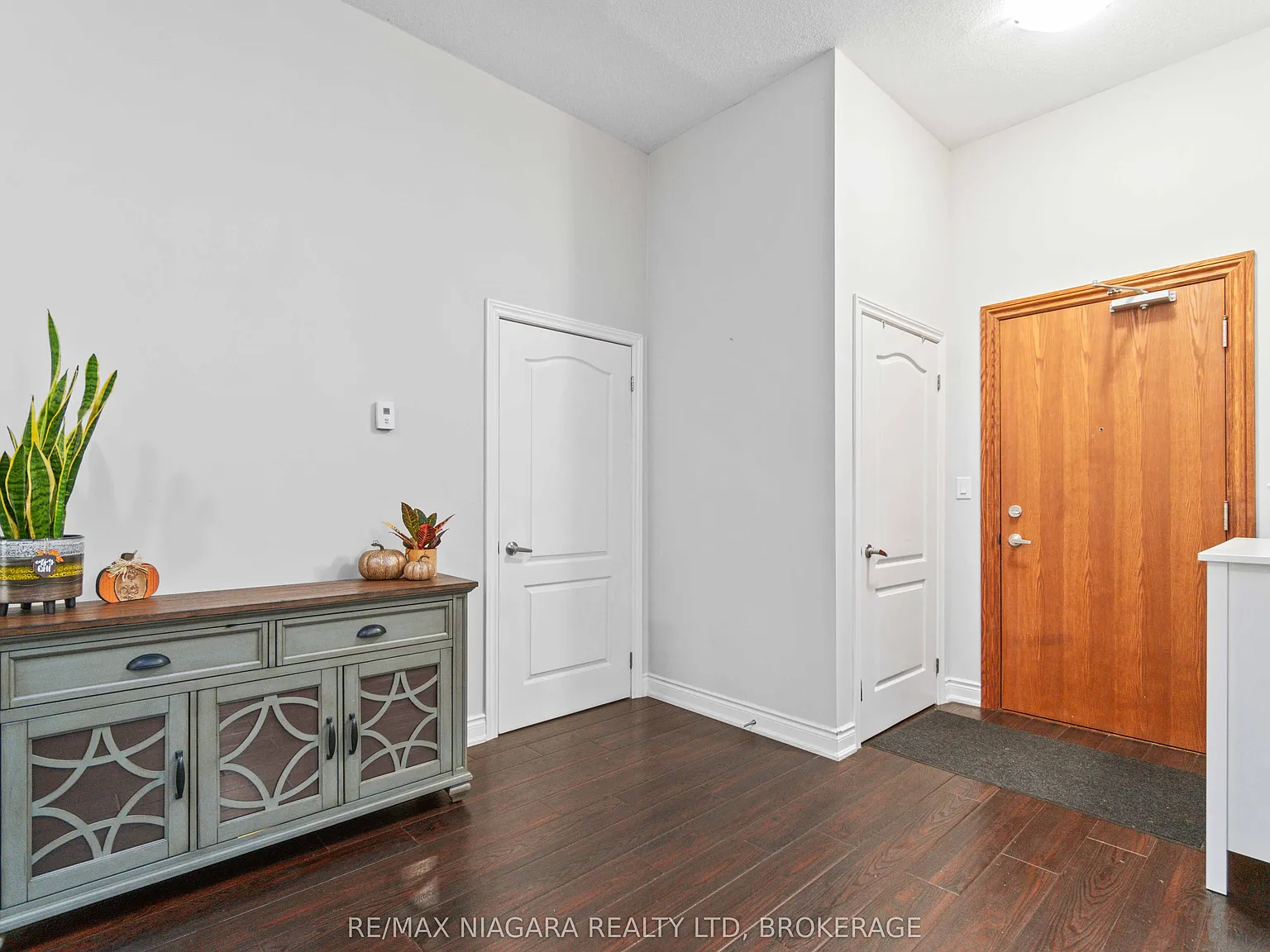 2 bed, $3,000 — Photo 2