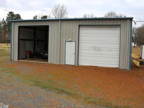 3rd image of 122 E Steele