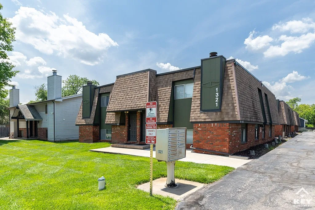 Sheridan Townhomes — Photo 2