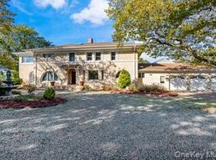 68 E Bayberry Rd, Islip, NY 11751