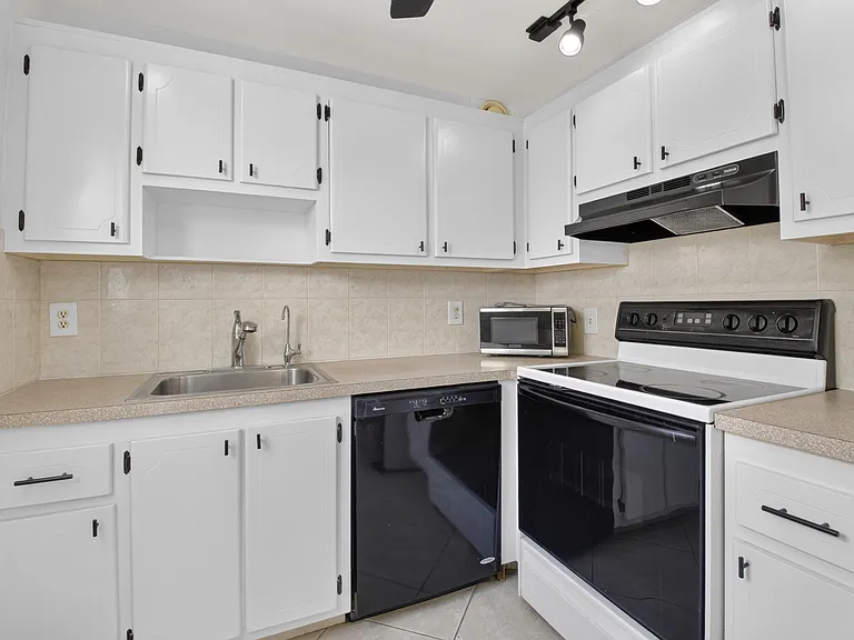 449 Monaco Park #J — Photo 7