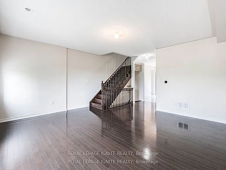 37 Aspen Hills Rd — Photo 13