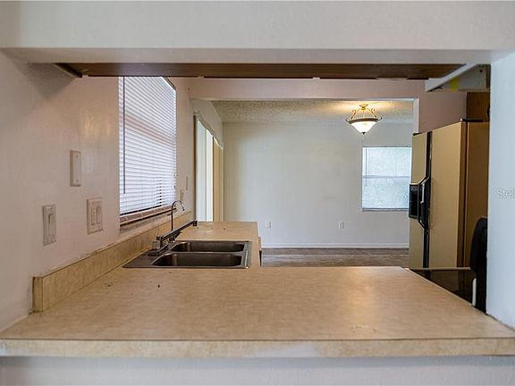 4th image of 633 Wood Dr