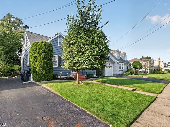 4th image of 330 Hemlock Ave