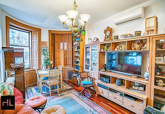 2nd image of 863 Carroll St APT 3A