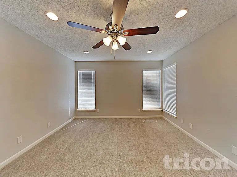 5711 Calumet Dr — Photo 7