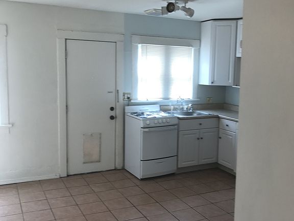 3rd image of 1744 Gaviota Ave APT B