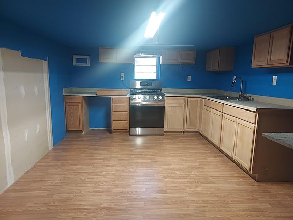 3rd image of 1477 Lakeshore Dr