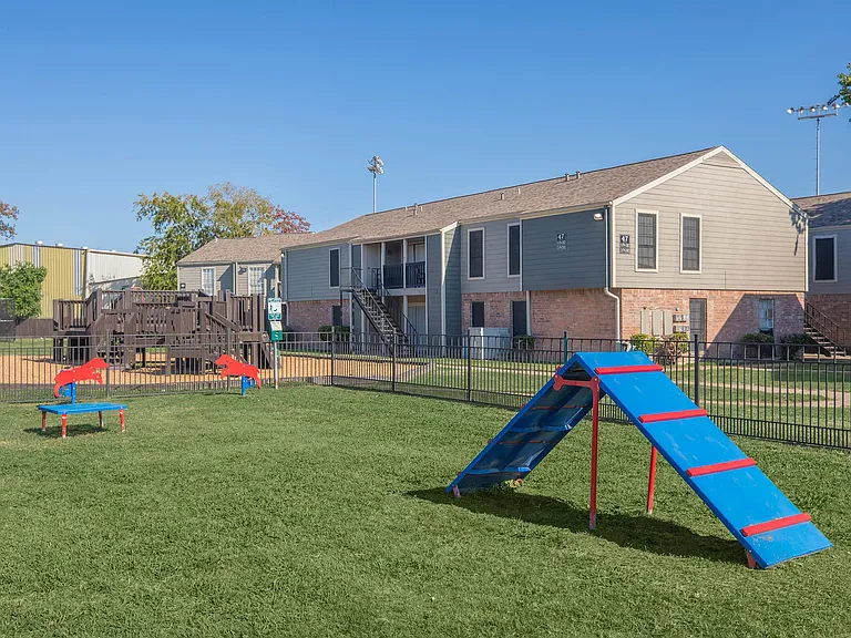 Waterford Grove Apartments — Photo 39