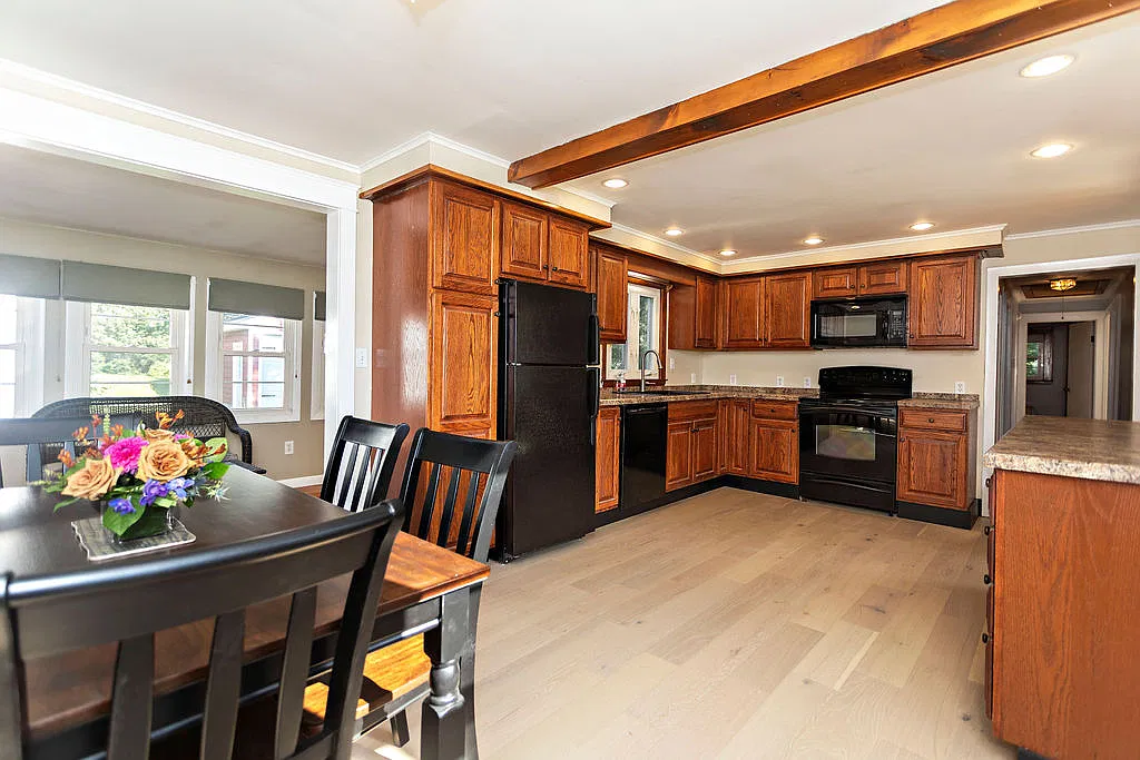 3 bed, 1400 sqft, $3,500 — Photo 2