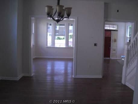 2nd image of 2237 Mount View Pl SE
