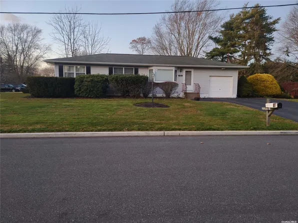 1 Roberts Lane, East Moriches, NY 11940