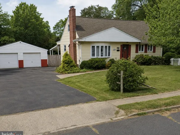 752 Park Ave, Belford, NJ 07718