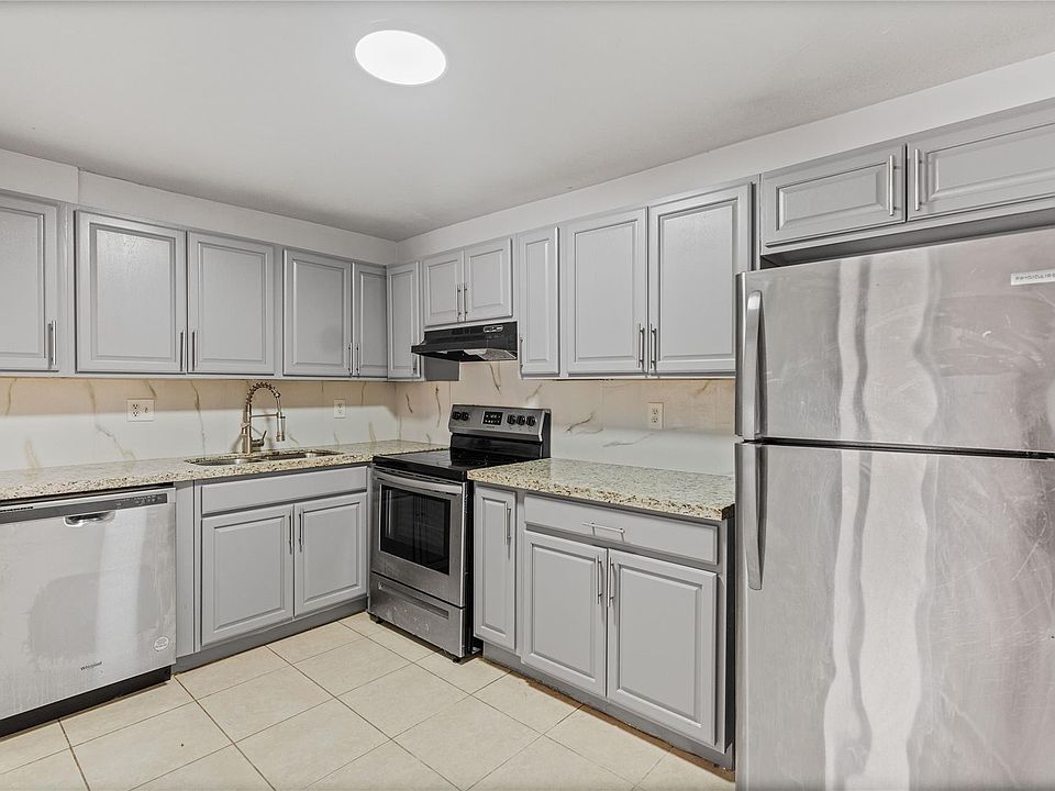 1st image of 4134 NW 88th Avenue #103