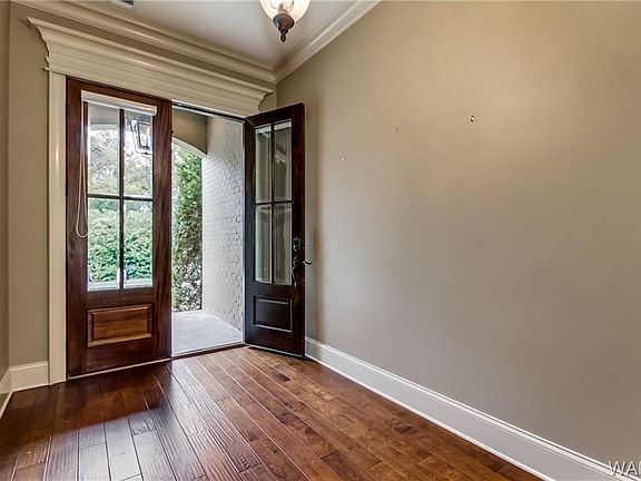 5th image of 2435 McLean Cir