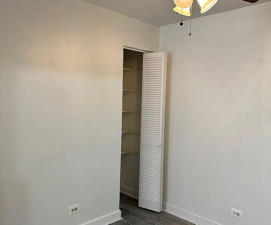 2nd image of 3826 N Pine Grove Ave #101
