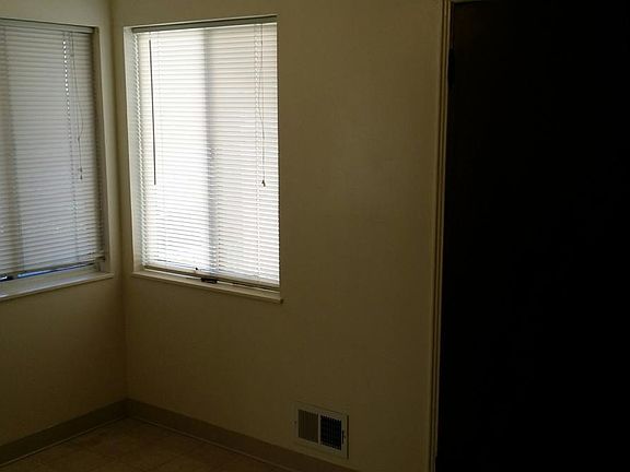 4th image of 10730 Sheldon St