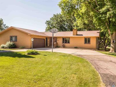 301 E 5th St, Crooks, SD, 57020