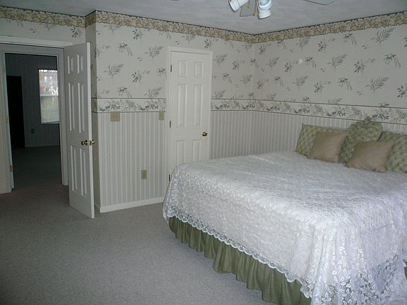 5th image of 2484 Lourdes Ct
