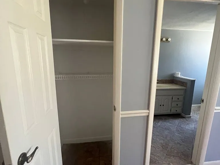 1833 W Smith St — Photo 23