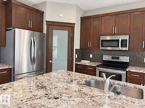 5th image of 885 Windermere Wynd NW