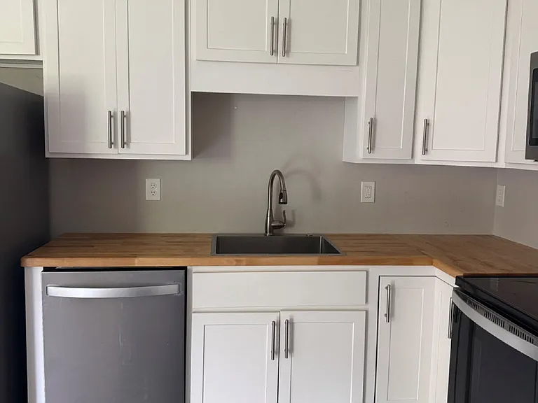 13 Ridge St #B — Photo 5