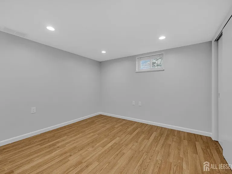 1430 Kearney Dr — Photo 35