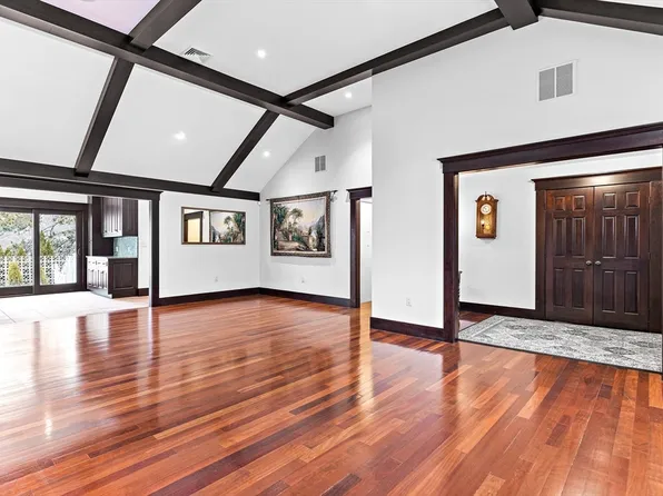 10 Viking Rd, Winchester, MA 01890