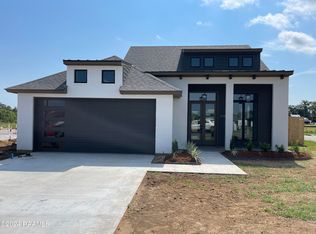 115 Meadow Walk Dr, Broussard, LA 70518