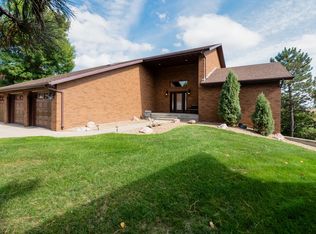 97 Country Club Dr, Bismarck, ND 58501