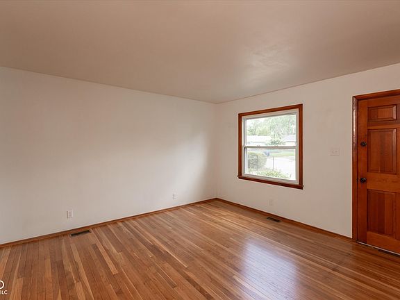 3rd image of 5214 N White Ln