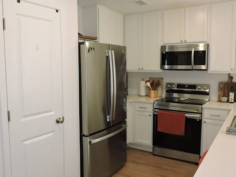 4664 Carlstrom Ln — Photo 12