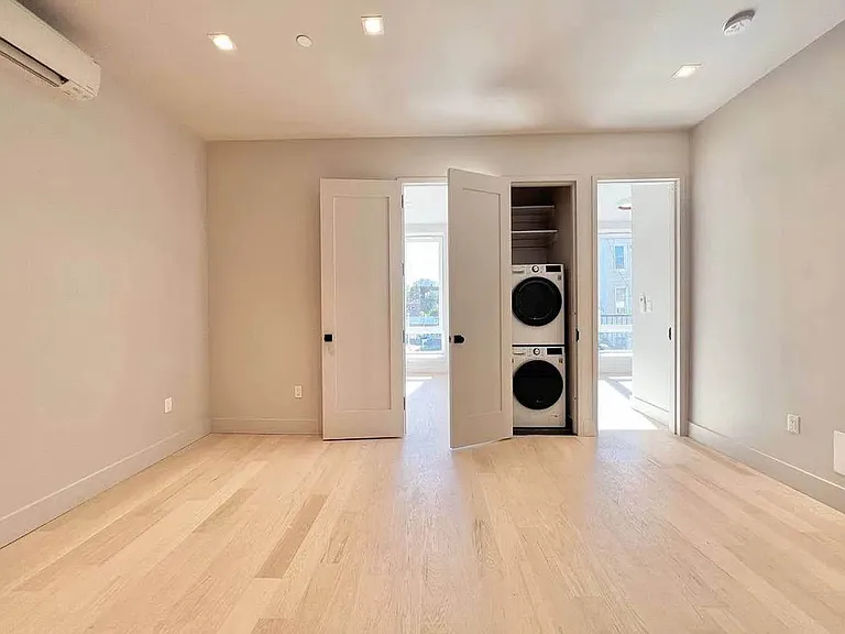 193 Greenpoint Ave #5A — Photo 3