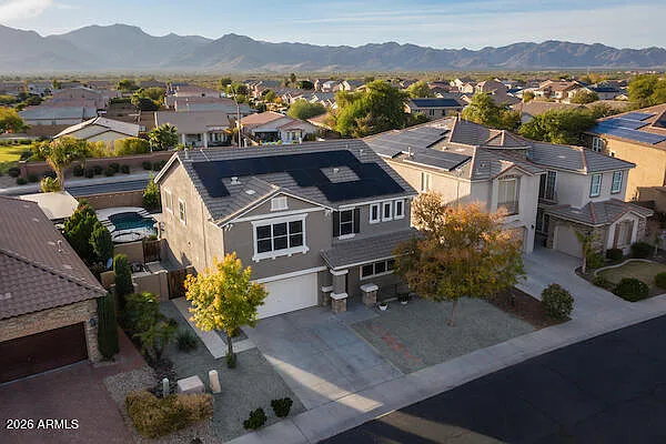 18469 W Sunnyslope Ln — Photo 2