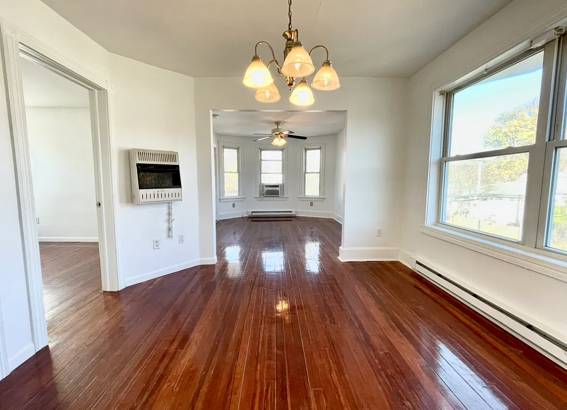 2 bed, 950 sqft, $1,550 — Photo 4