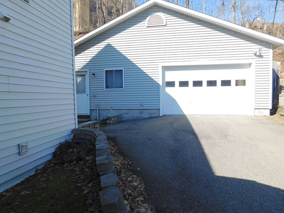 2nd image of 68 Lake St