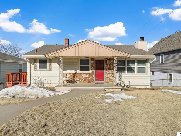 5840 Grover St, Omaha, NE 68106