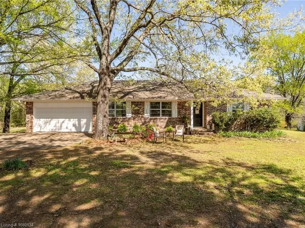 3032 King Dr, Mulberry, AR 72947