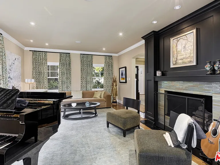 2855 Club Dr — Photo 9