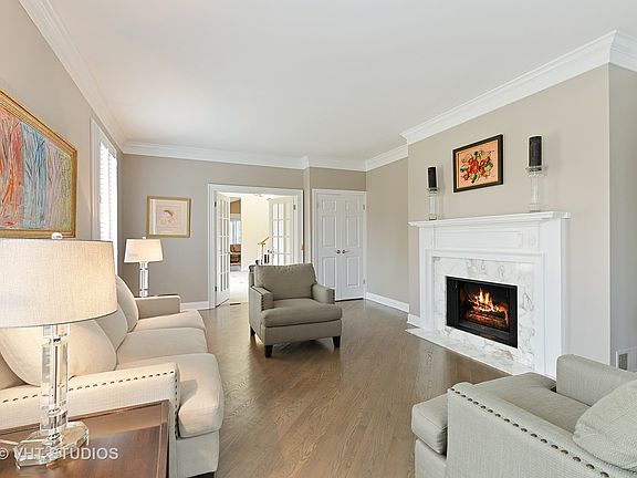 3rd image of 980 Parkmead Ln