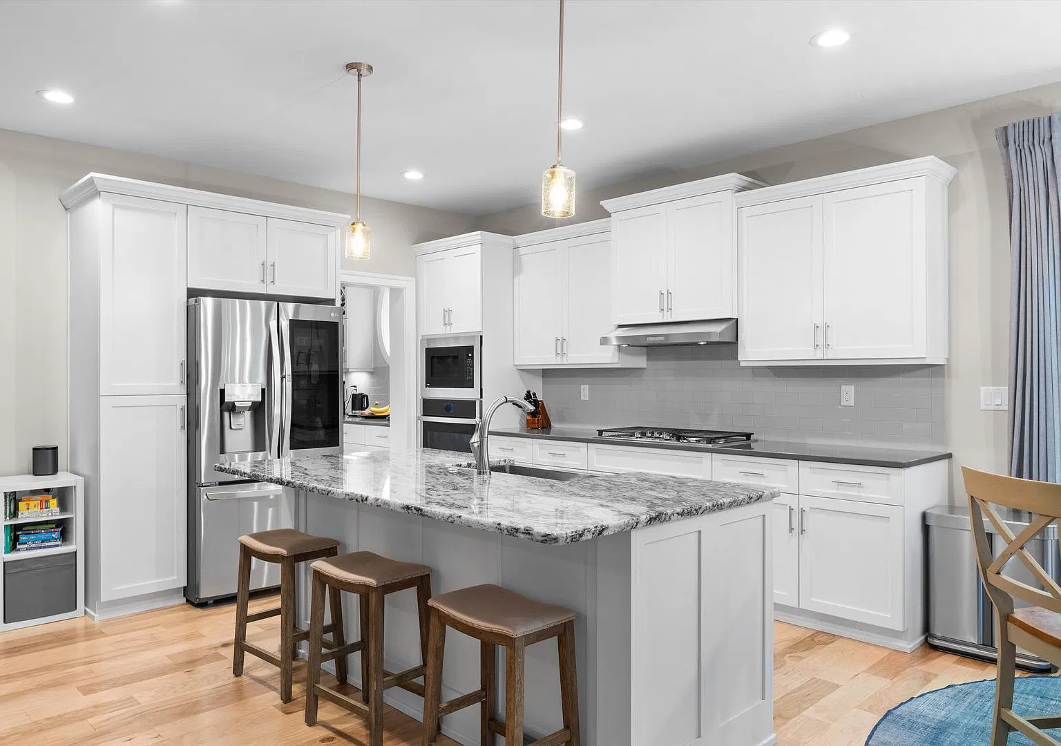 Luxury Meets Leisure in This 4BR/3.5BA Parkside Suffolk StunnerYour December Sanctuary Awaits — Photo 3