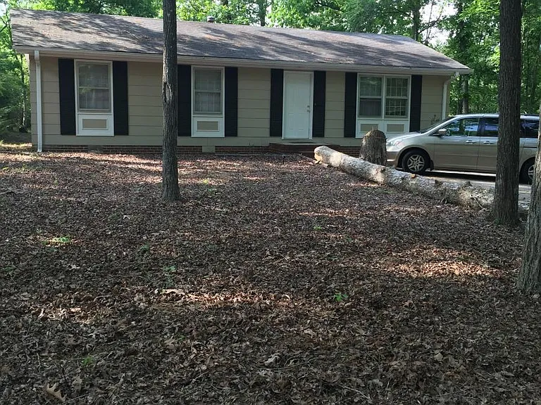 121 Briar Ln — Photo 1