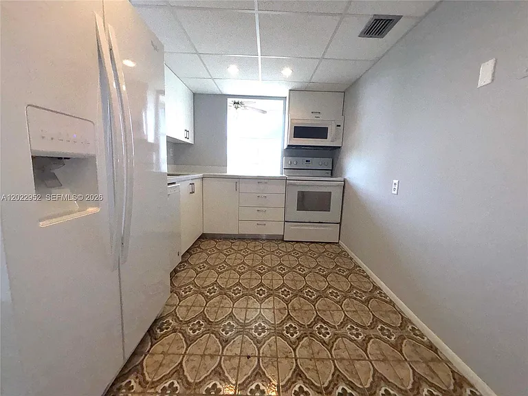 2001 Atlantic Shores Blvd #409 — Photo 4